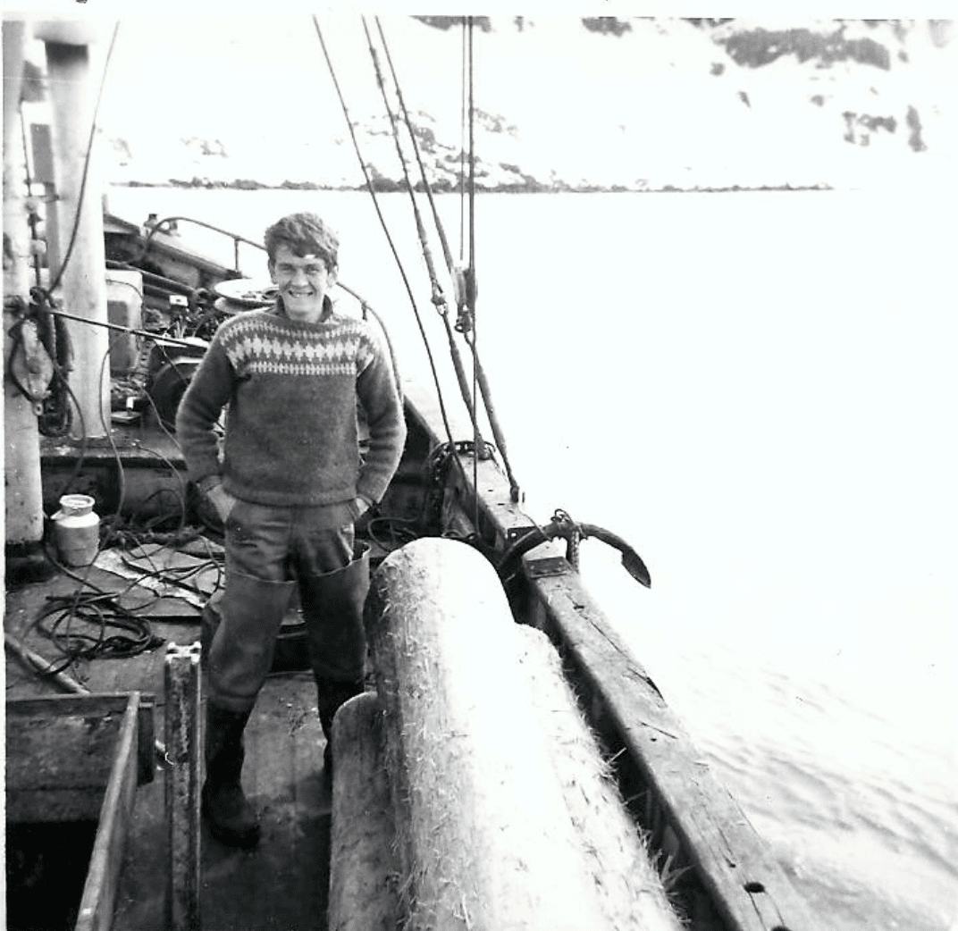 Tryggvi Þari with pole logs